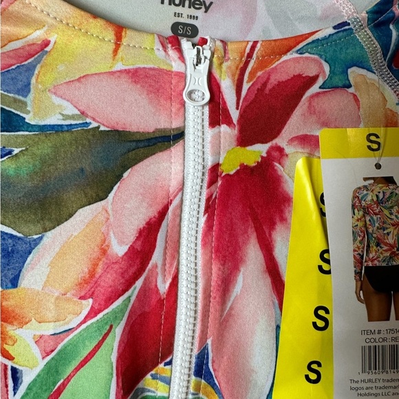 Hurley Size Small Women’s Long Sleeve Rash Guard Swim Shirt UPF 50 SM - Picture 4 of 7